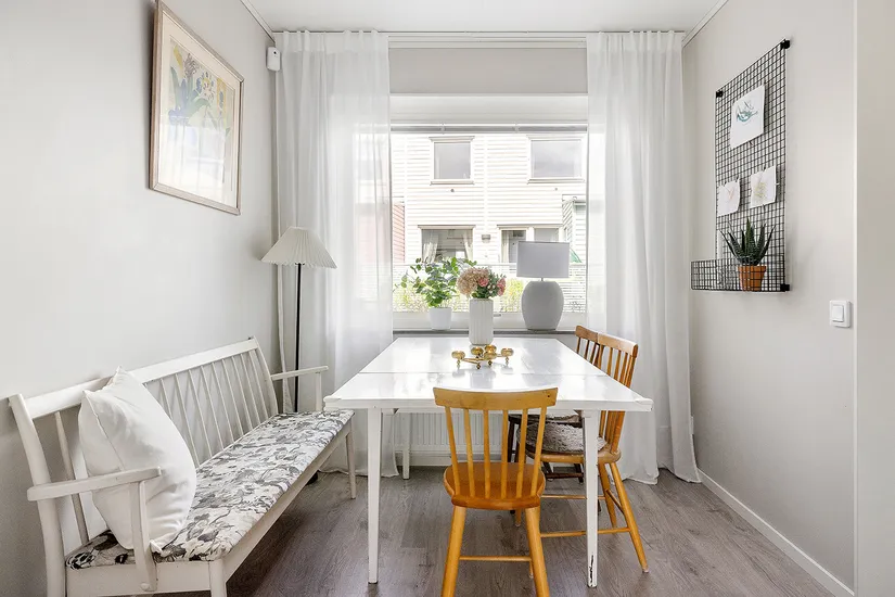 Radhus, Löjtnantsgränd 30, Barkarbystaden, Järfälla