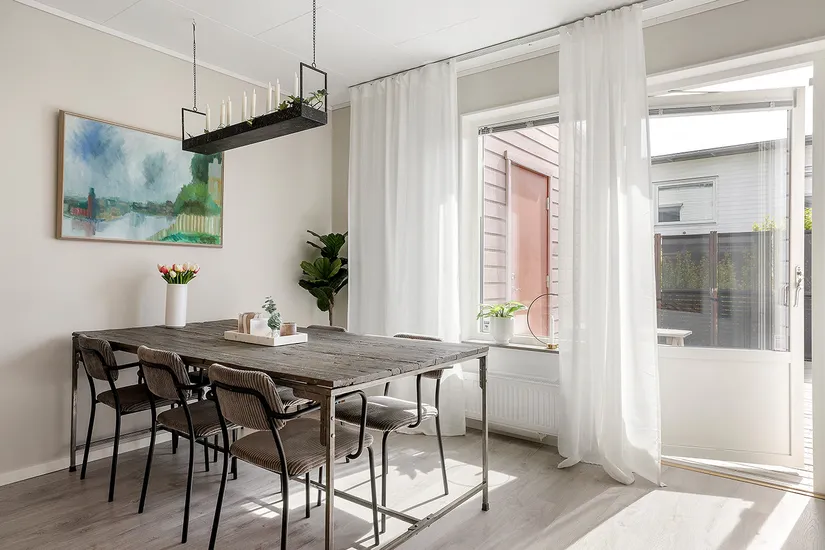 Radhus, Löjtnantsgränd 30, Barkarbystaden, Järfälla