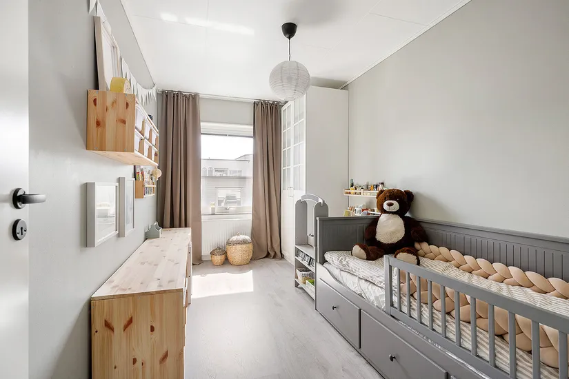 Radhus, Löjtnantsgränd 30, Barkarbystaden, Järfälla
