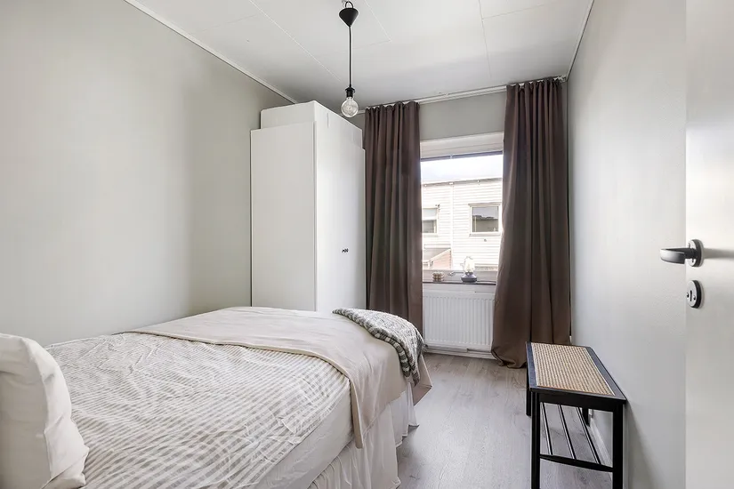 Radhus, Löjtnantsgränd 30, Barkarbystaden, Järfälla