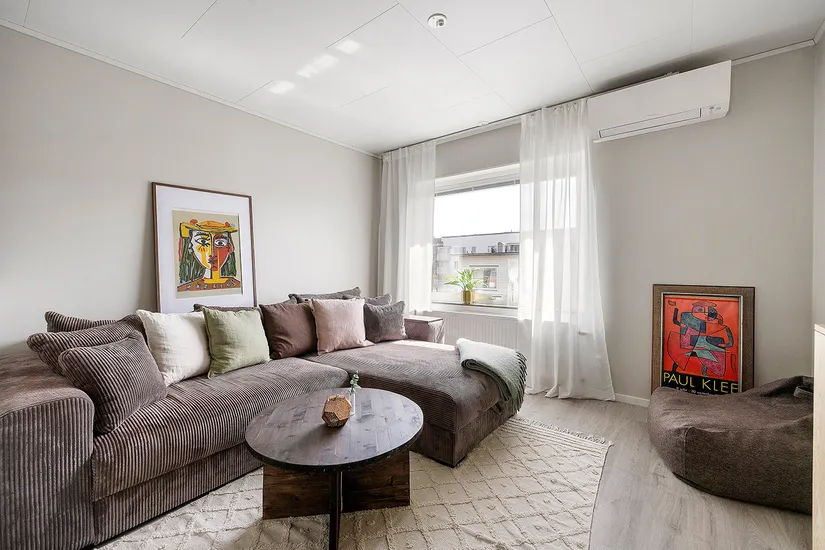 Radhus, Löjtnantsgränd 30, Barkarbystaden, Järfälla