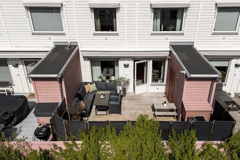 Radhus, Löjtnantsgränd 30, Barkarbystaden, Järfälla