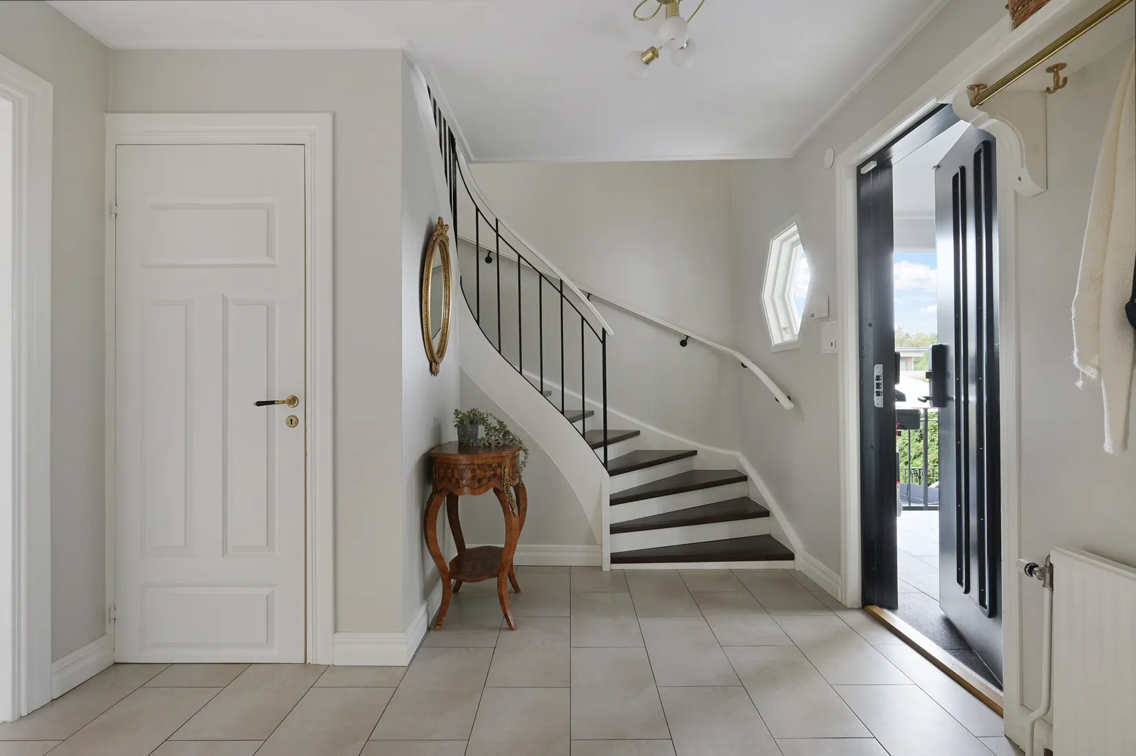 Villa, Almarevägen 15, Stäket, Järfälla