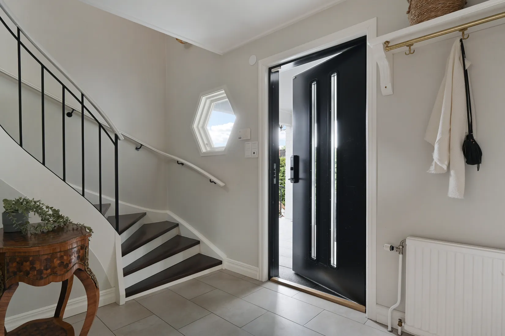 Villa, Almarevägen 15, Stäket, Järfälla