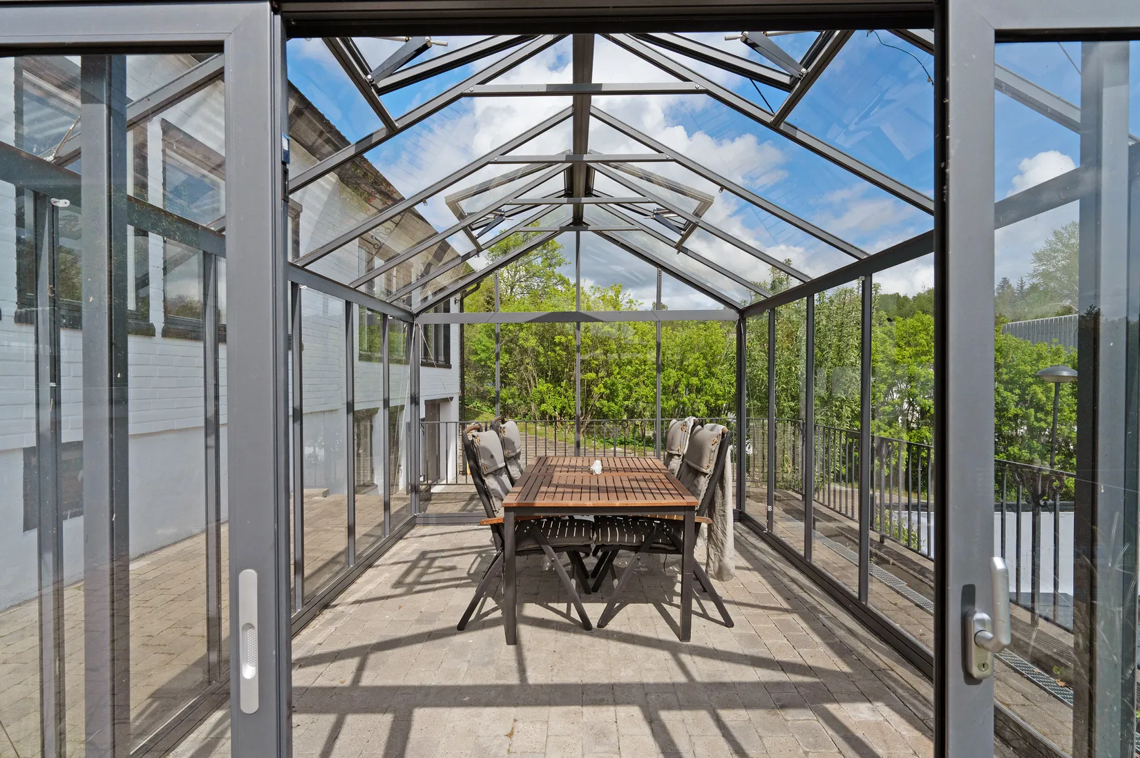 Villa, Almarevägen 15, Stäket, Järfälla