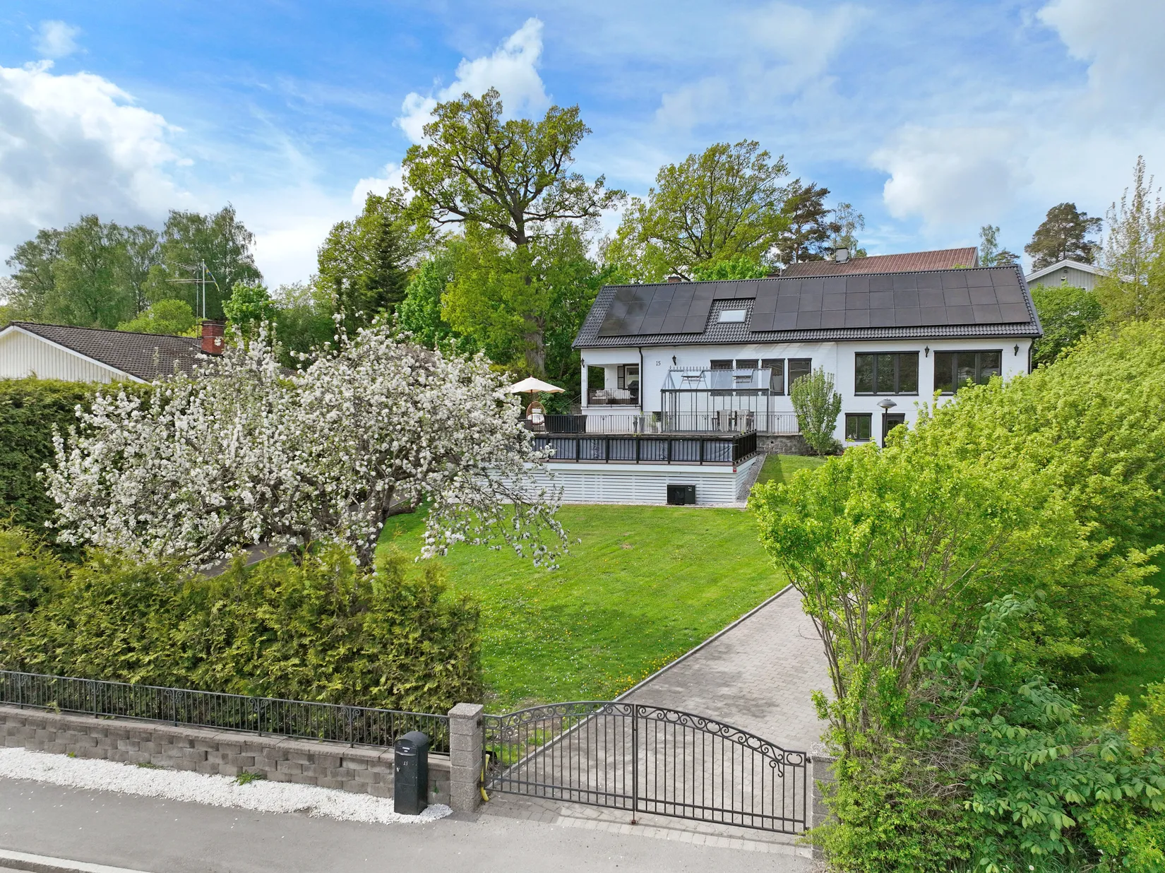 Villa, Almarevägen 15, Stäket, Järfälla