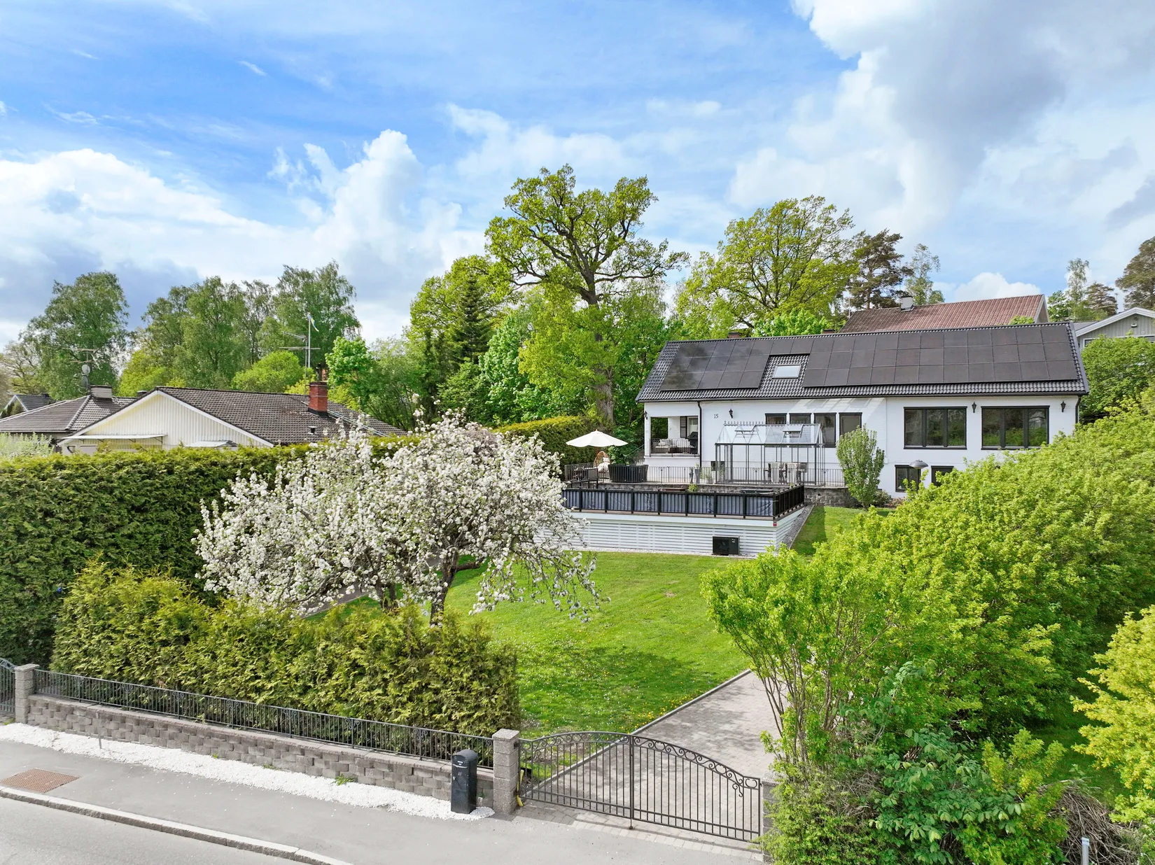 Villa, Almarevägen 15, Stäket, Järfälla