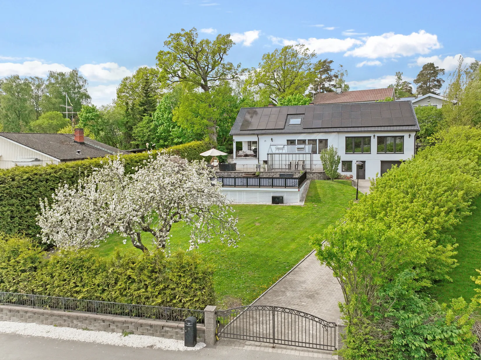 Villa, Almarevägen 15, Stäket, Järfälla