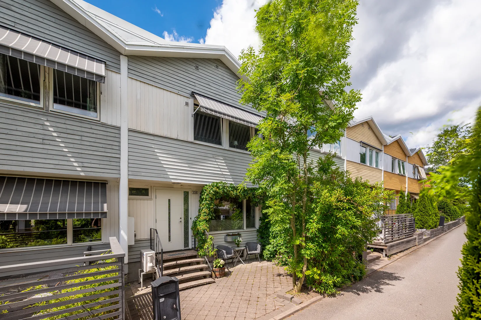 Radhus, Kärrgränd 158, Kälvesta, Stockholm