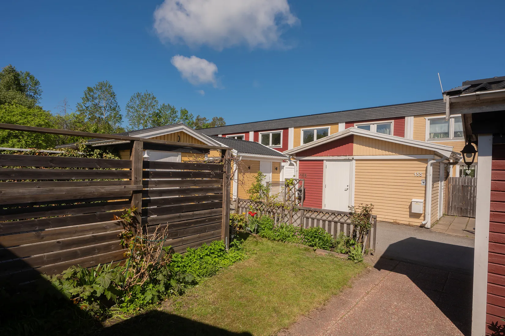 Radhus, Byggmästarvägen 137, Huddinge