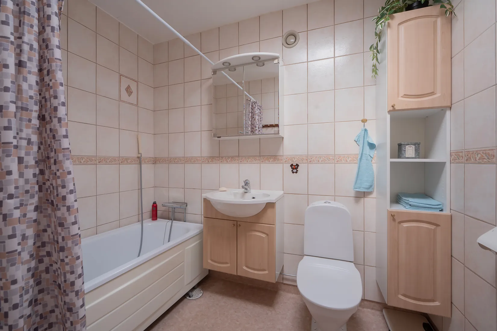Radhus, Byggmästarvägen 137, Huddinge