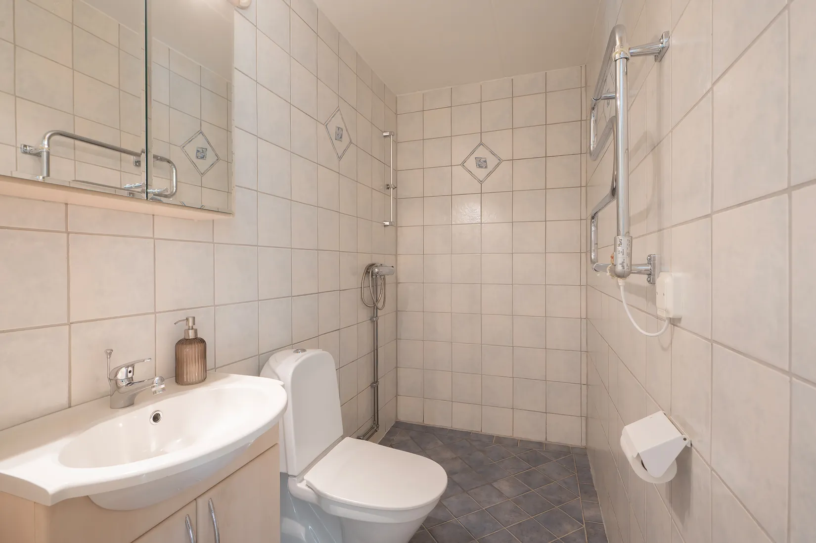 Radhus, Byggmästarvägen 137, Huddinge
