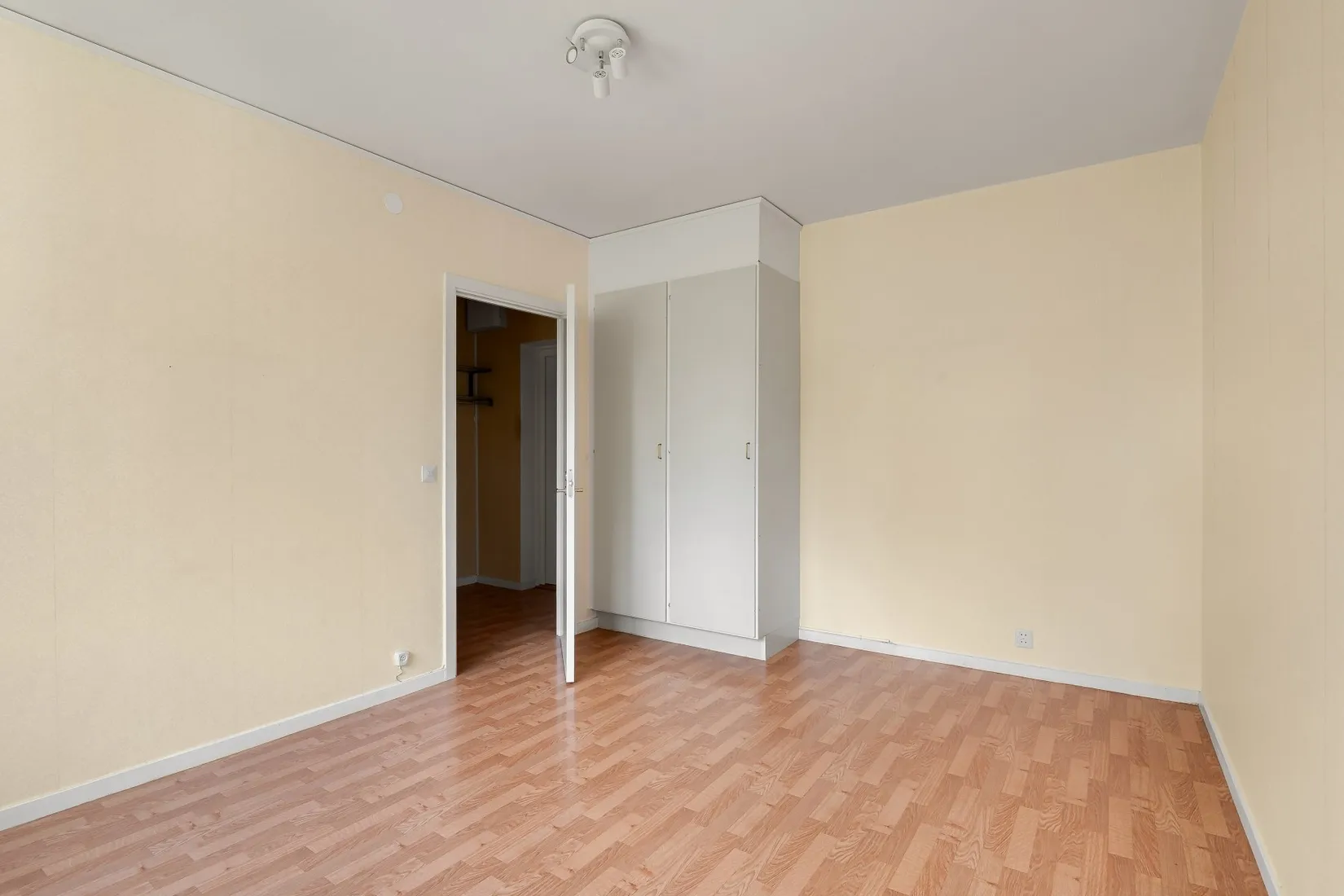 Bostadsrätt, Runda vägen 25, vån 2/3, Alvik / Äppelviken, Stockholm