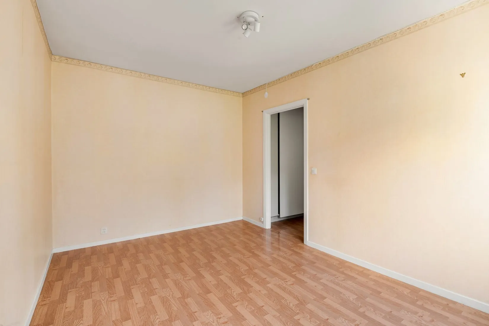 Bostadsrätt, Runda vägen 25, vån 2/3, Alvik / Äppelviken, Stockholm