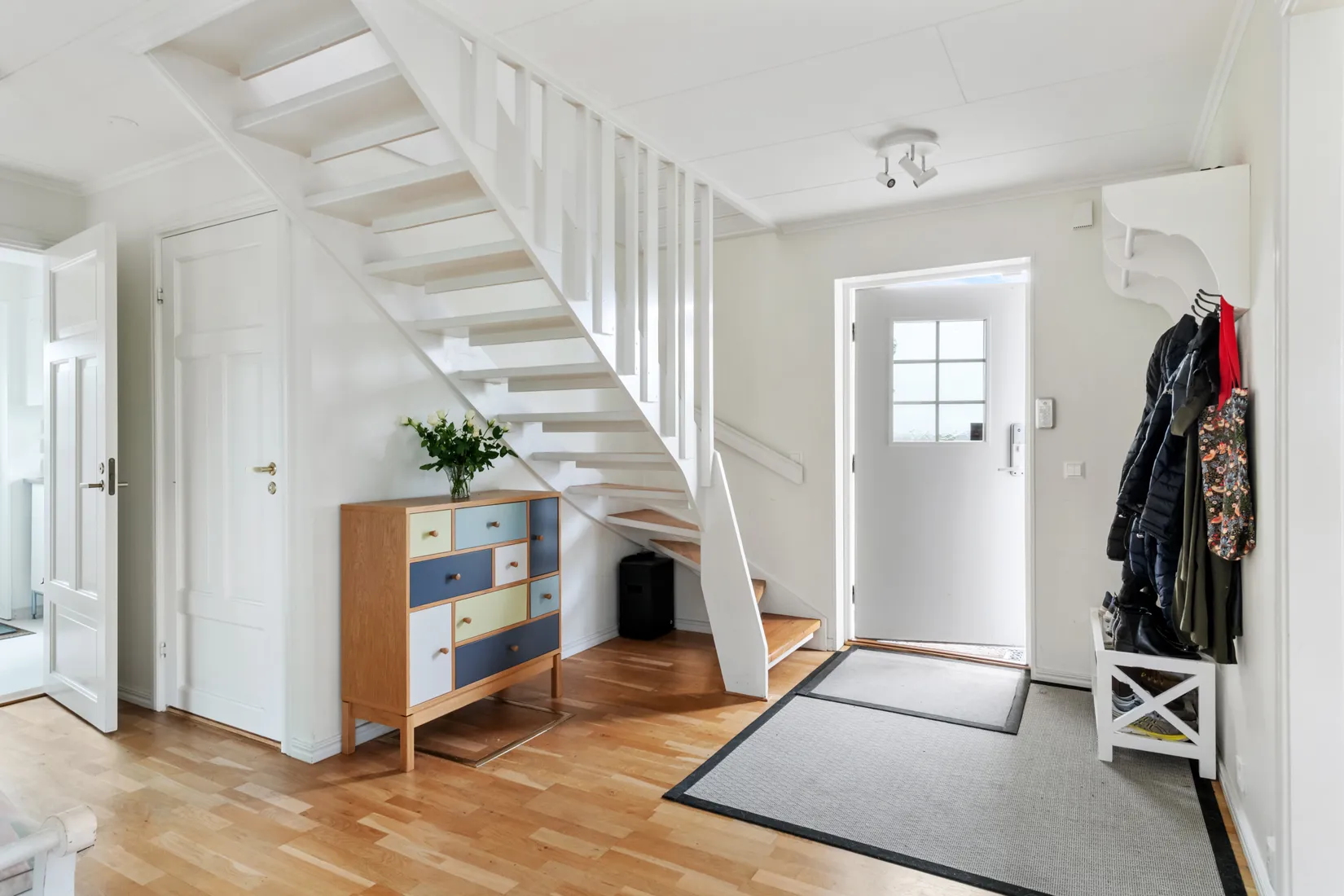 Villa, Tibblevägen 27, Lahäll, Täby