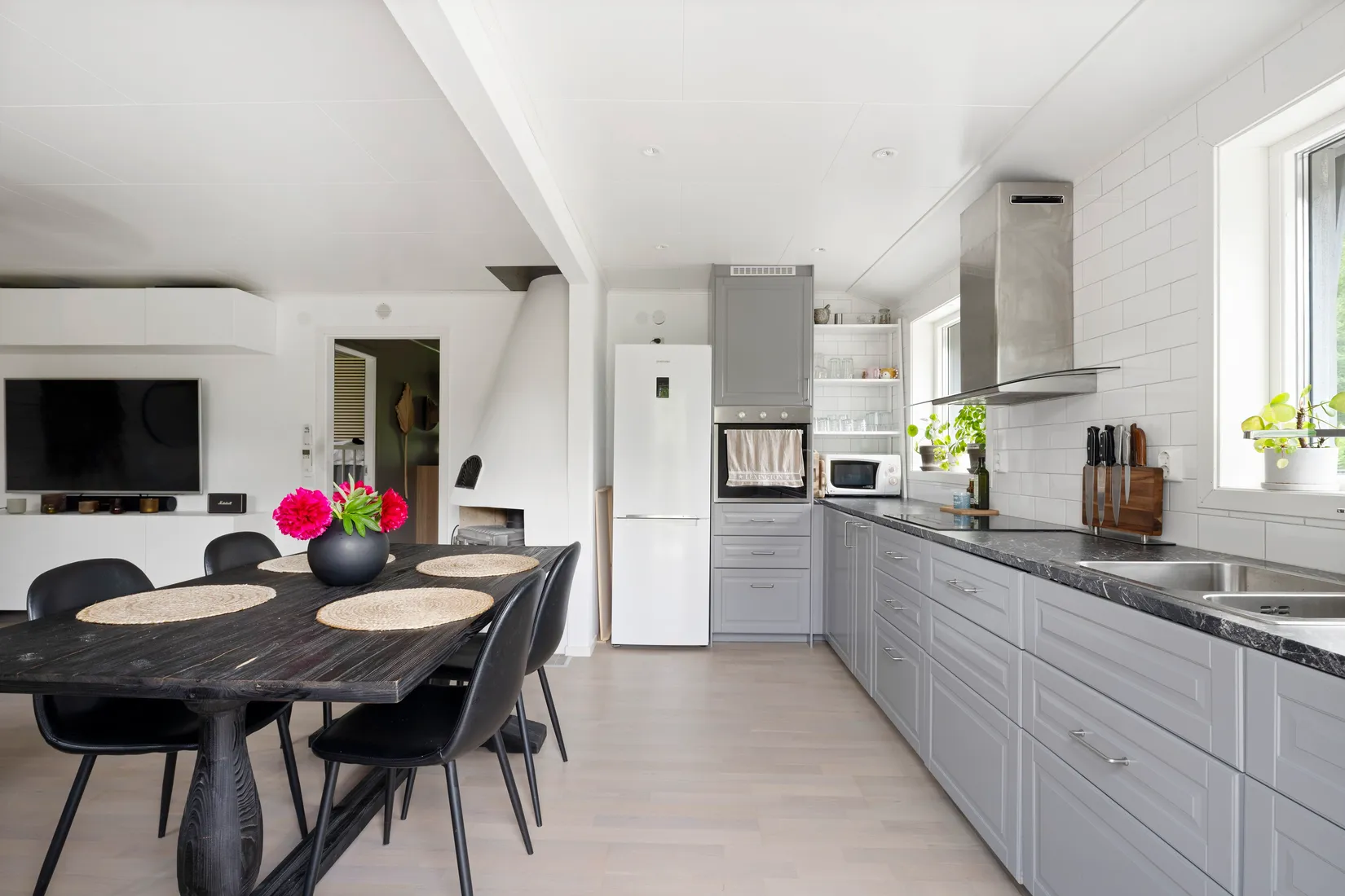 Villa, Gula vägen 1, Björklinge, Uppsala