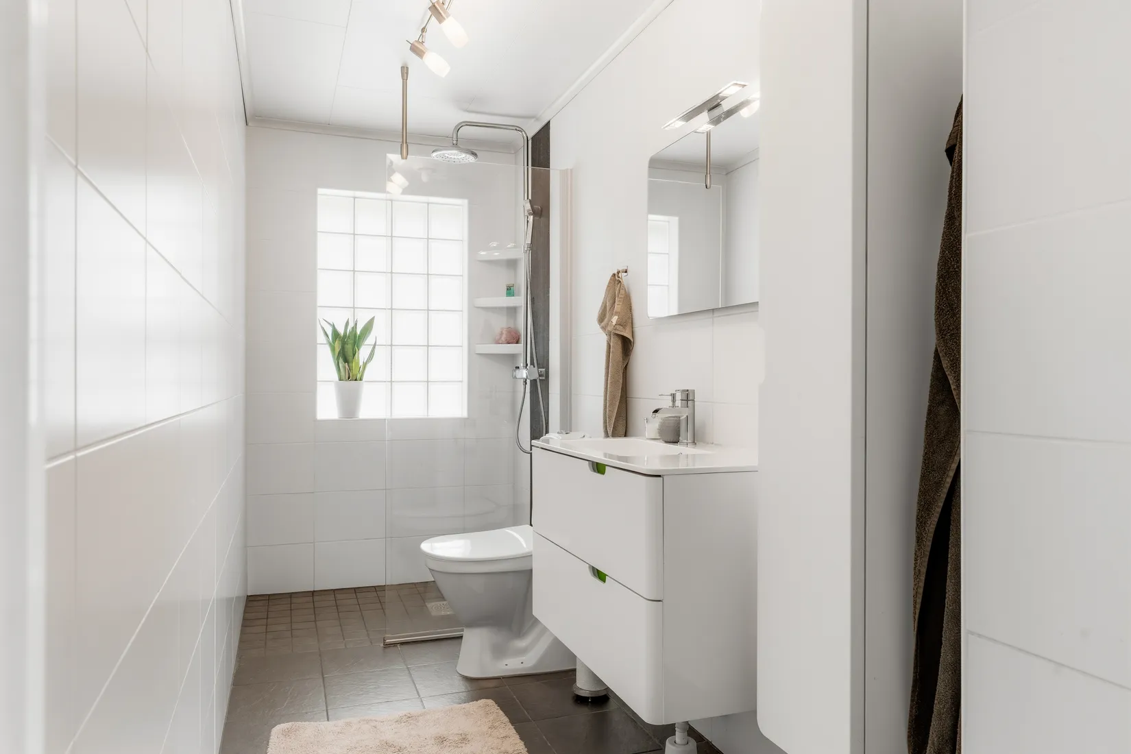 Radhus, Tyras väg 21, Bergshammar, Nyköping