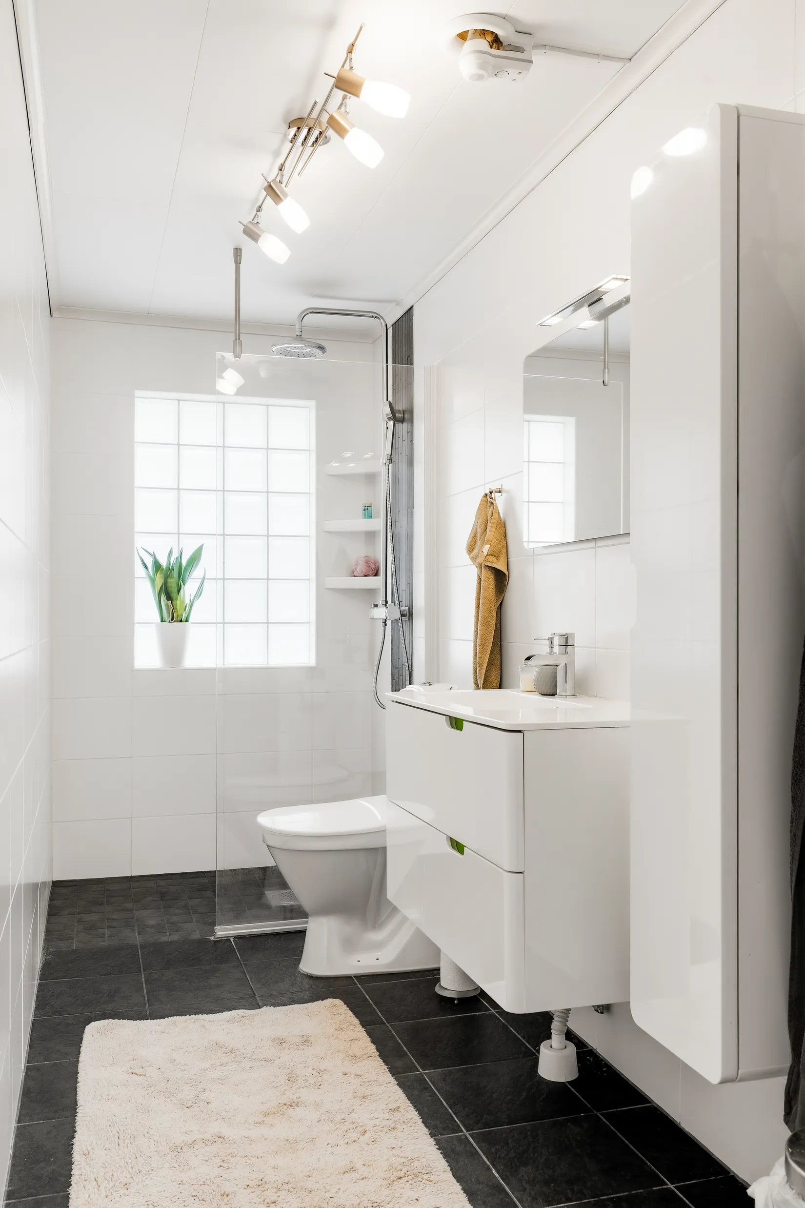 Radhus, Tyras väg 21, Bergshammar, Nyköping