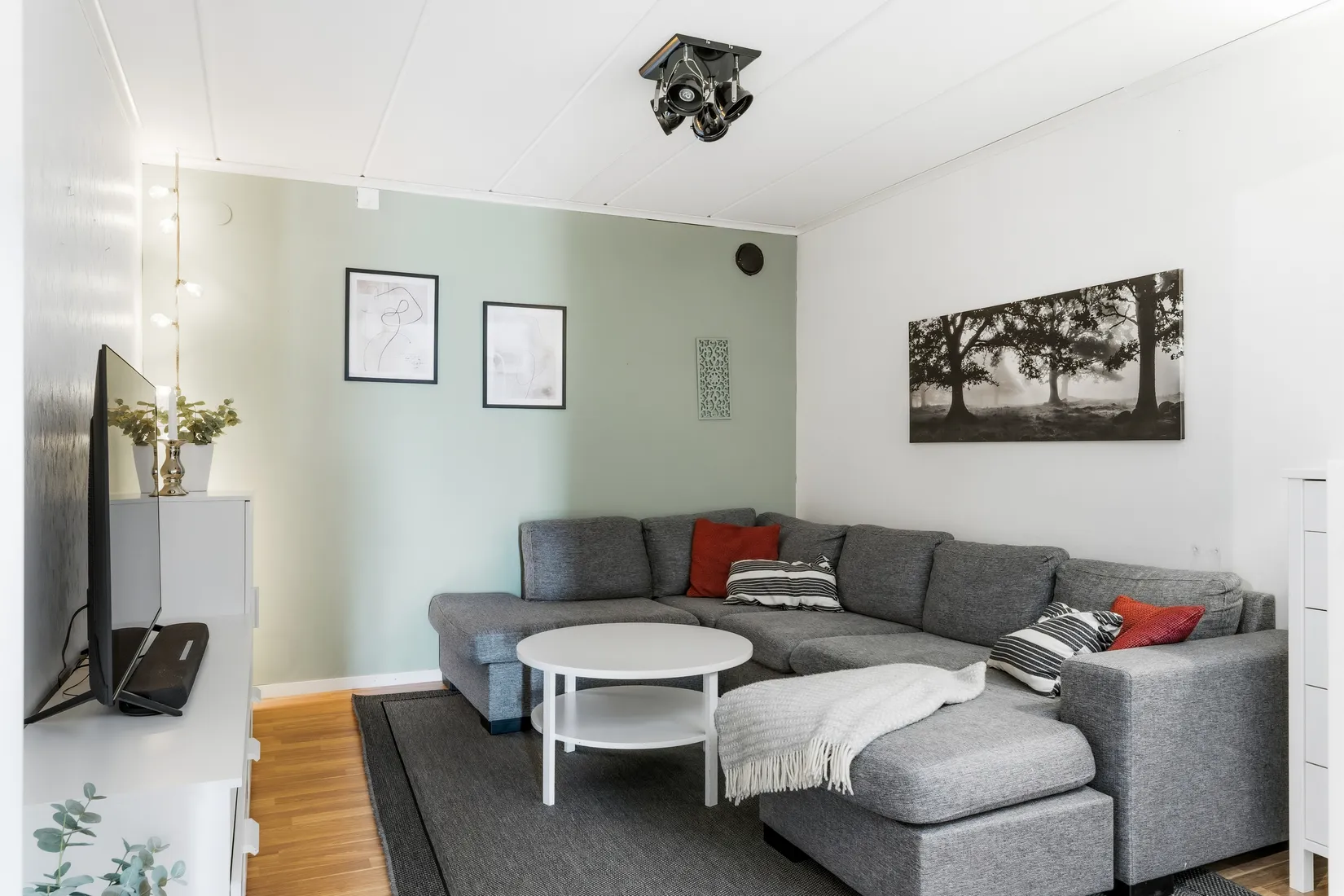 Radhus, Tyras väg 21, Bergshammar, Nyköping