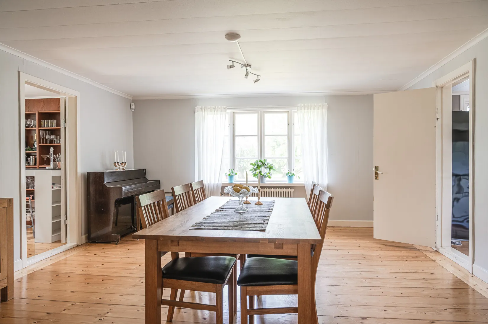 Villa,  Stora Brätteberg 2, Jung, Vara