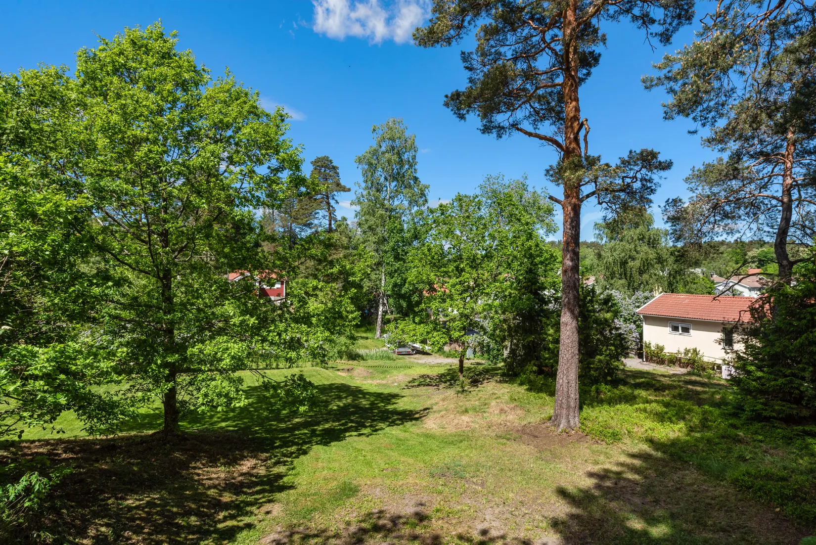 Tomt, Tomt - del av fastighet med adress Skogsvägen 26, Lahäll, Täby