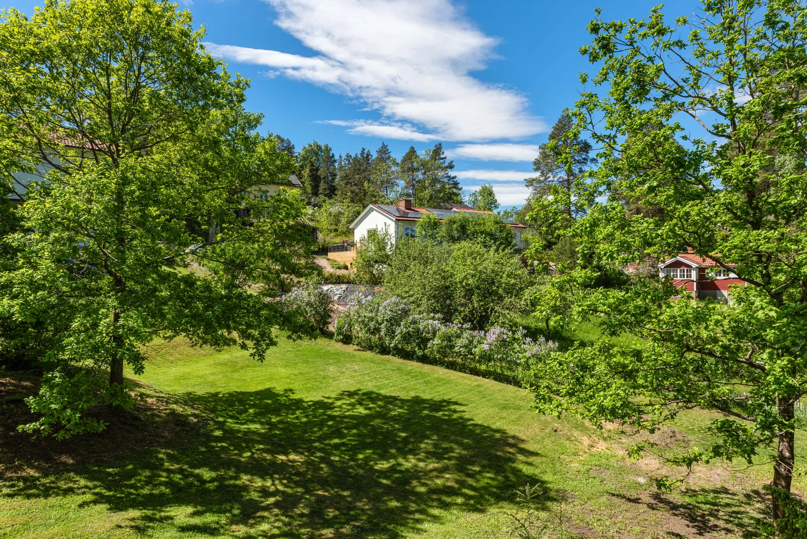 Tomt, Tomt - del av fastighet med adress Skogsvägen 26, Lahäll, Täby