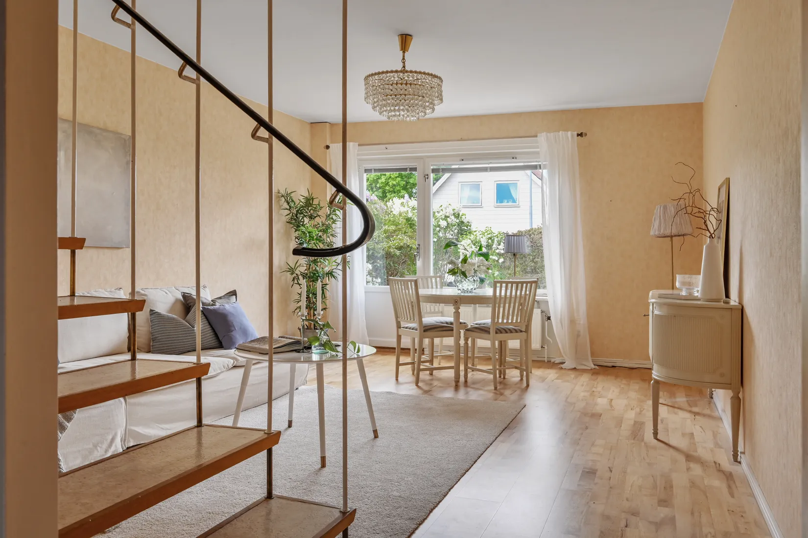 Radhus, Linnés väg 108, Häggvik, Sollentuna