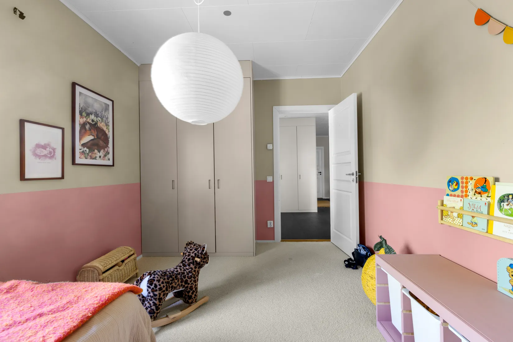 Villa, Snövits väg 12A, Trollbäcken, Tyresö