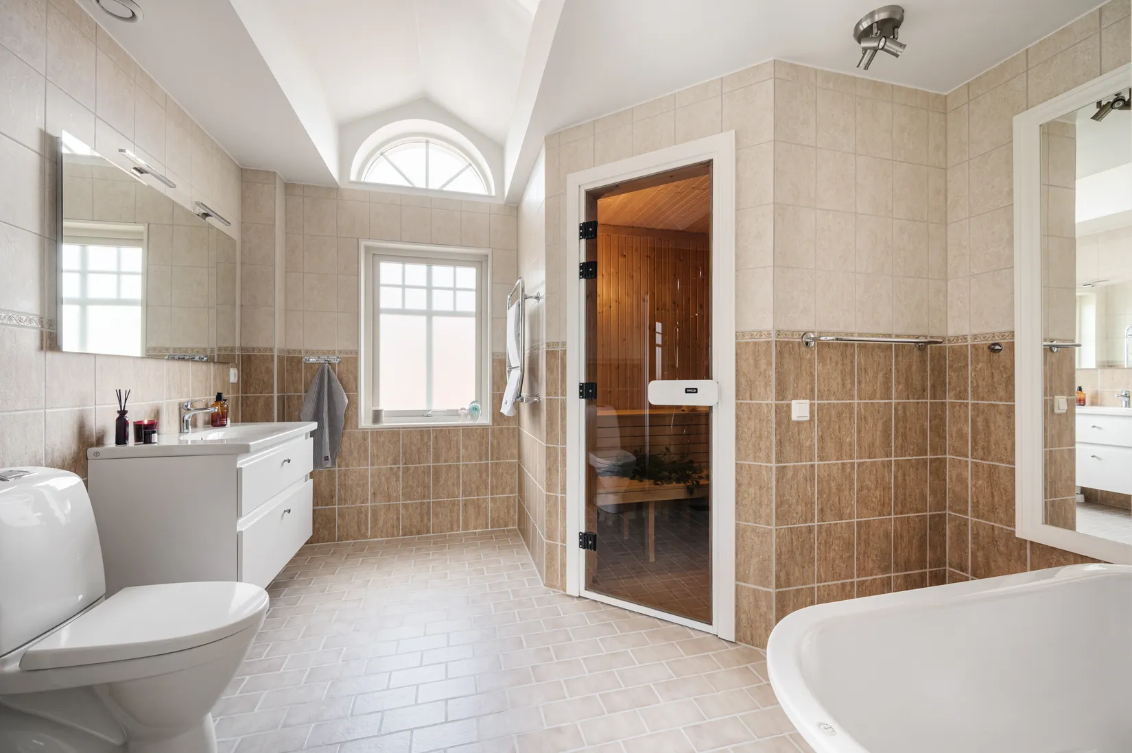 Villa, Lillsjöbacken 19, Sylta - Kungsängen, Upplands-Bro