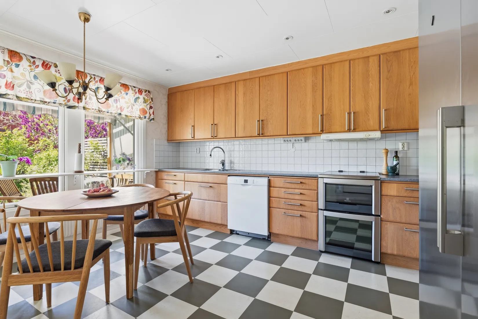 Radhus, Herdevägen 20, Prästgårdsmarken, Upplands Väsby