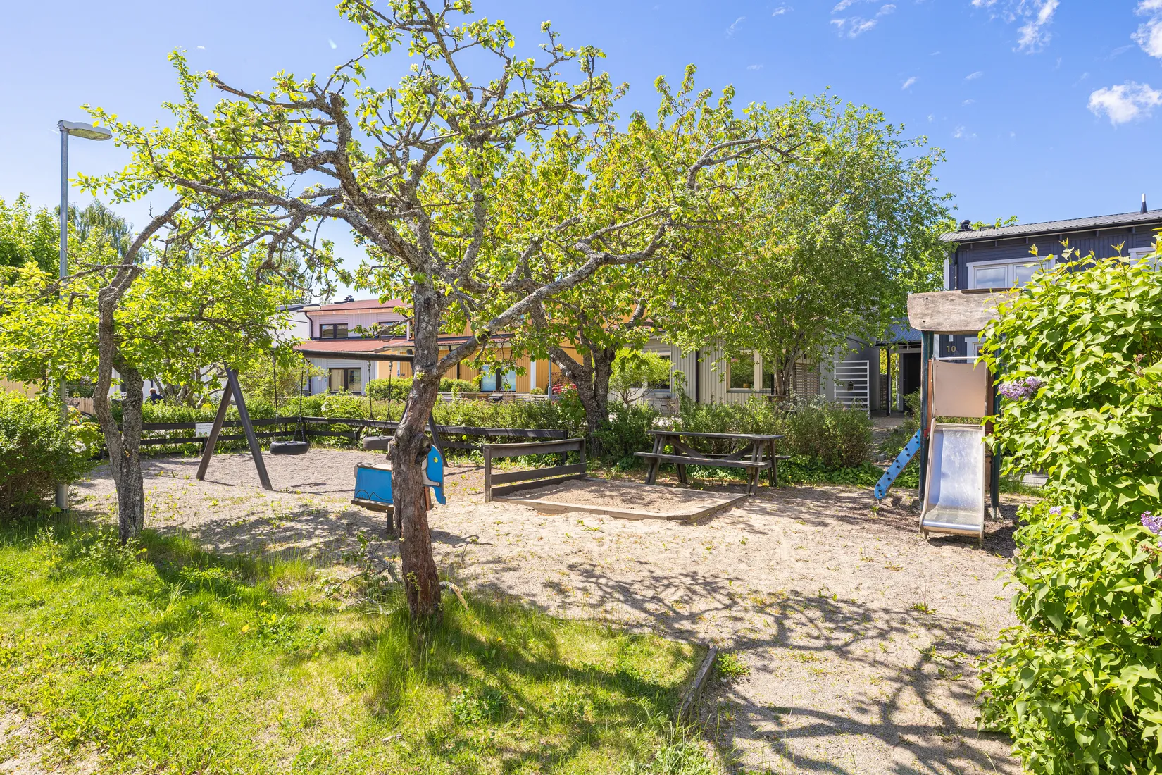 Radhus, Herdevägen 20, Prästgårdsmarken, Upplands Väsby