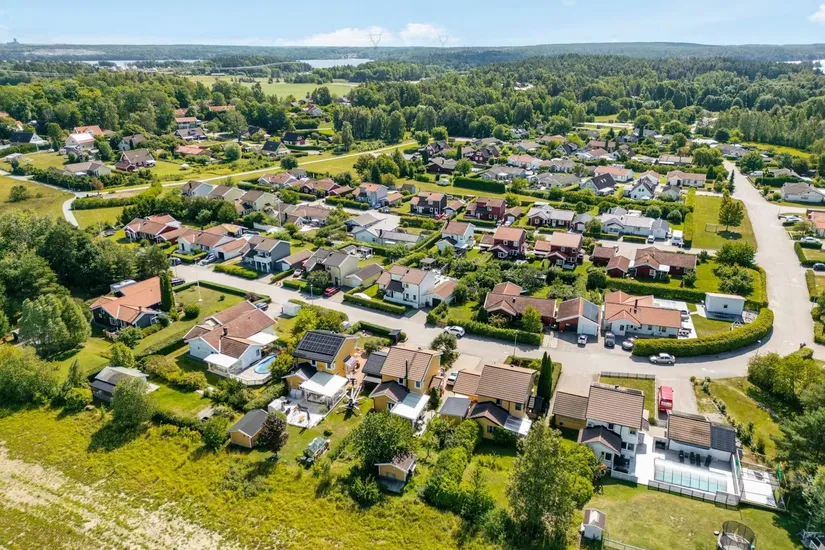 Villa, Radhus, Sikvägen 10, Håbo