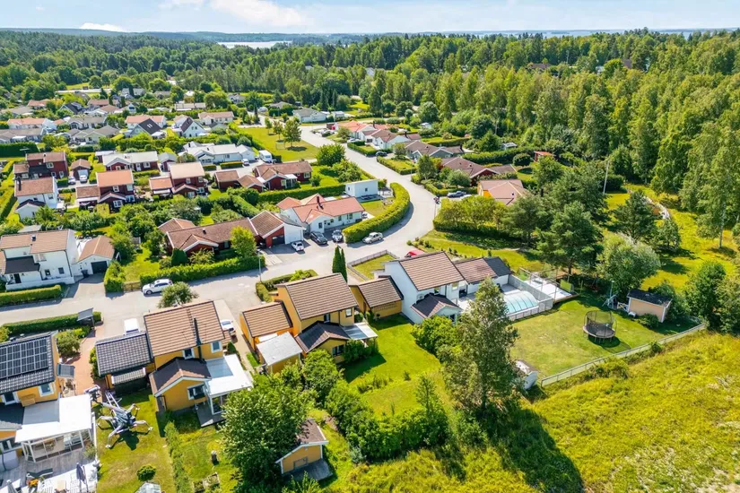 Villa, Radhus, Sikvägen 10, Håbo