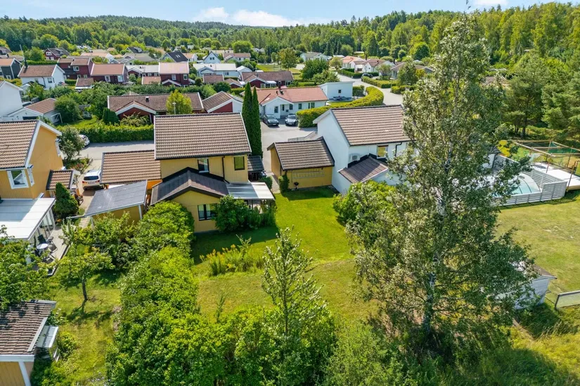Villa, Radhus, Sikvägen 10, Håbo