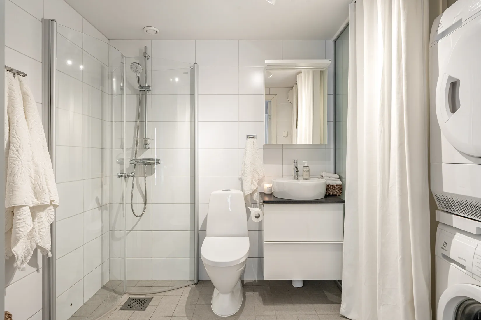 Bostadsrätt, Radhus, Ugglevägen 15, Ullna strand, Täby