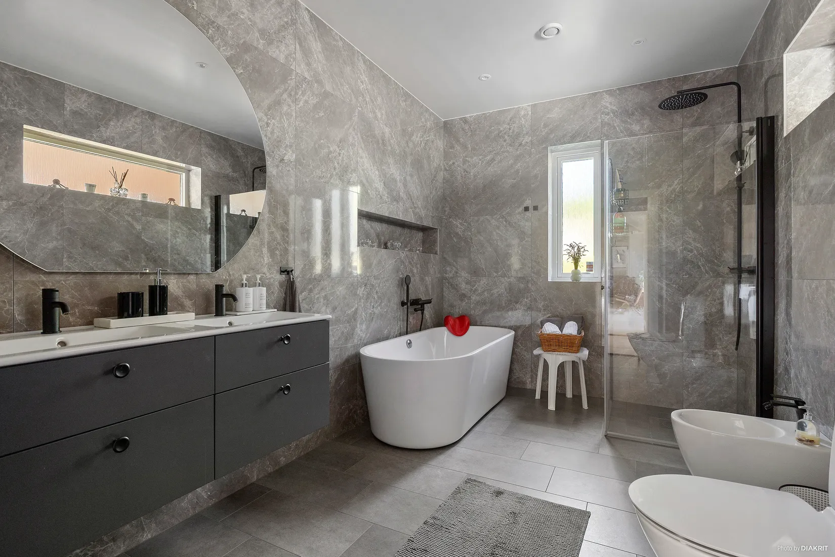 Villa, Knekt Eklöfs gata 4, Ryttartorpet, Kumla