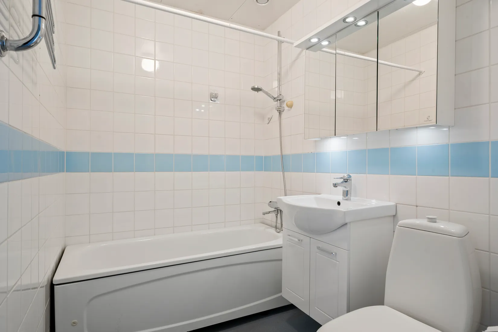 Radhus, Västergården 163, Västergården, Vallentuna