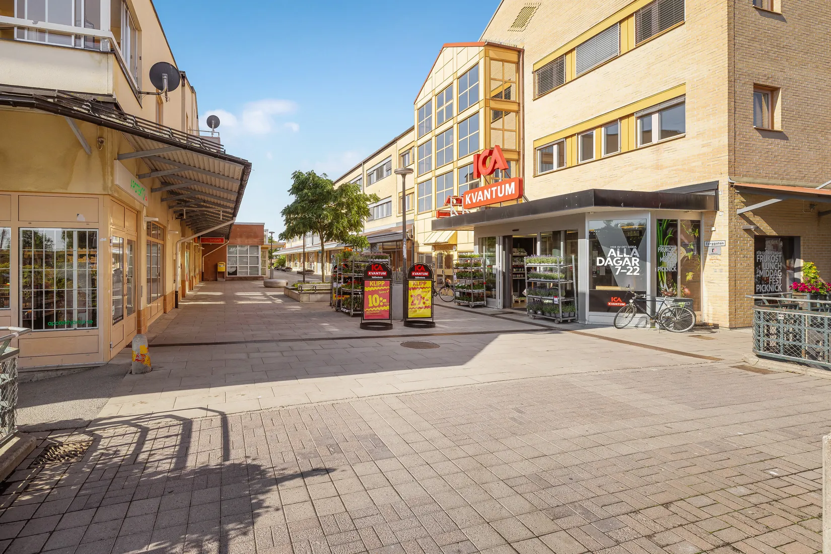 Radhus, Västergården 163, Västergården, Vallentuna