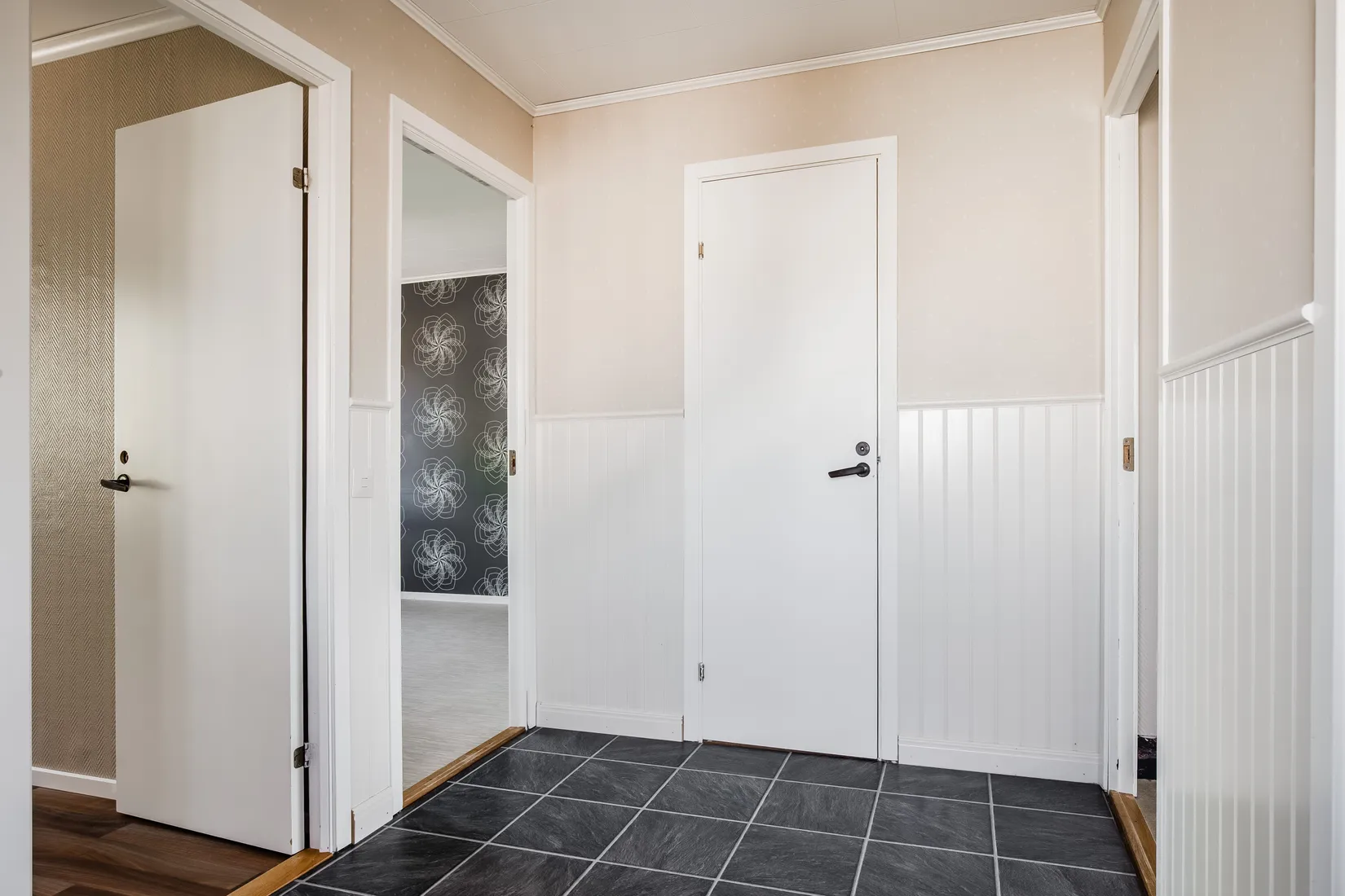 Villa, Radhus, Blåbärsstigen 43, Töreboda
