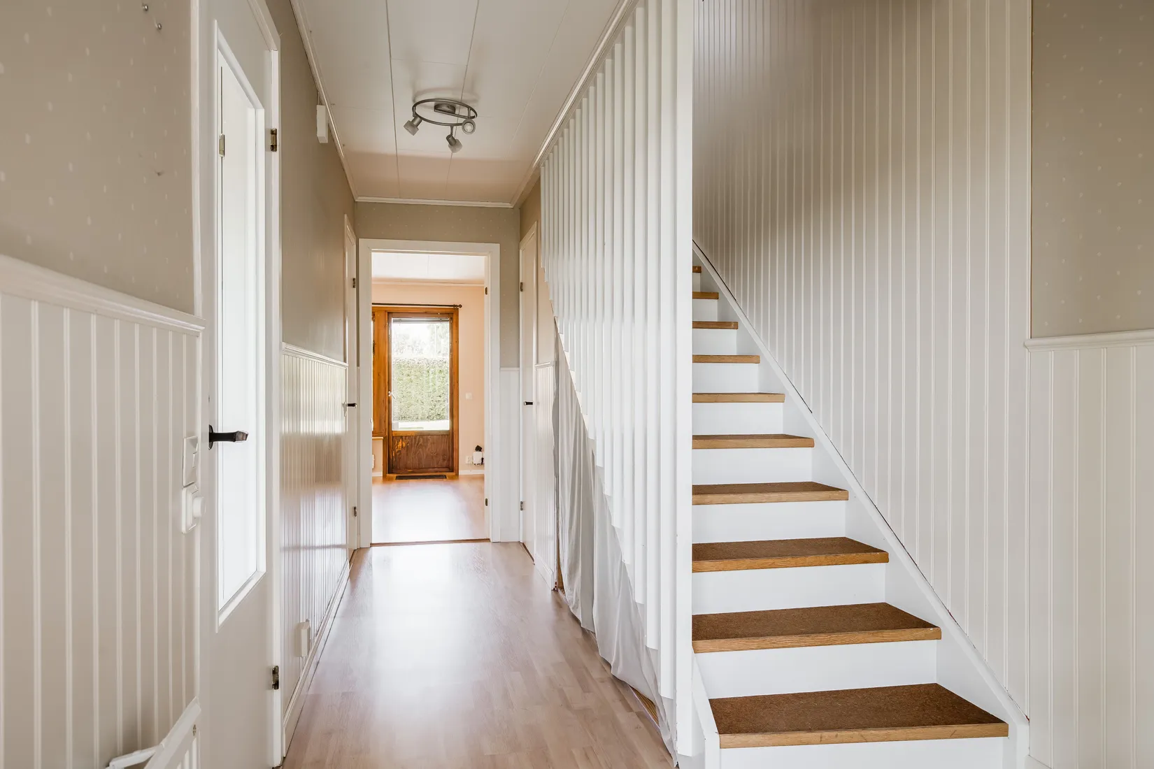 Villa, Radhus, Blåbärsstigen 43, Töreboda