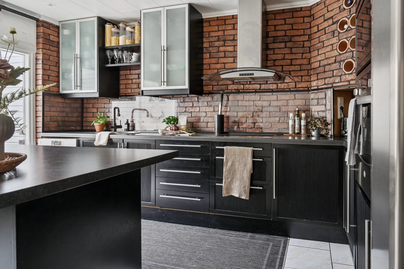 Villa, Radhus, Sundsborgsvägen 67, Odenslunda, Upplands Väsby