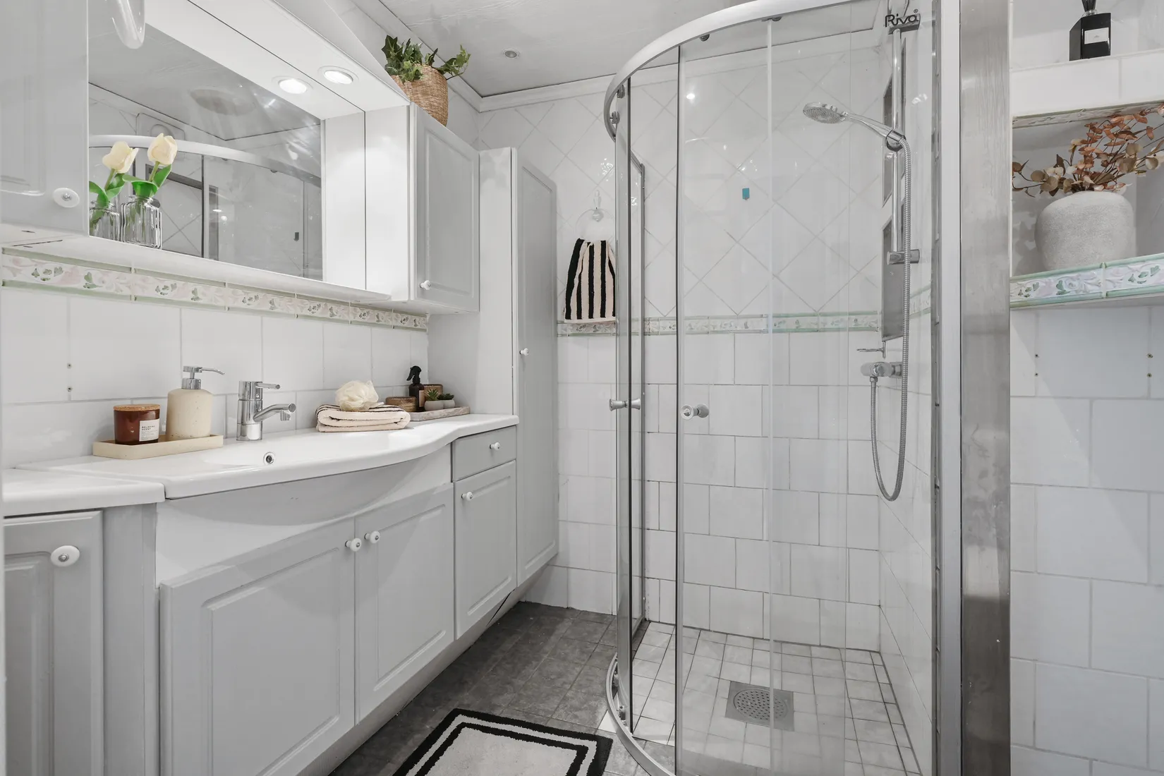 Villa, Radhus, Sundsborgsvägen 67, Odenslunda, Upplands Väsby