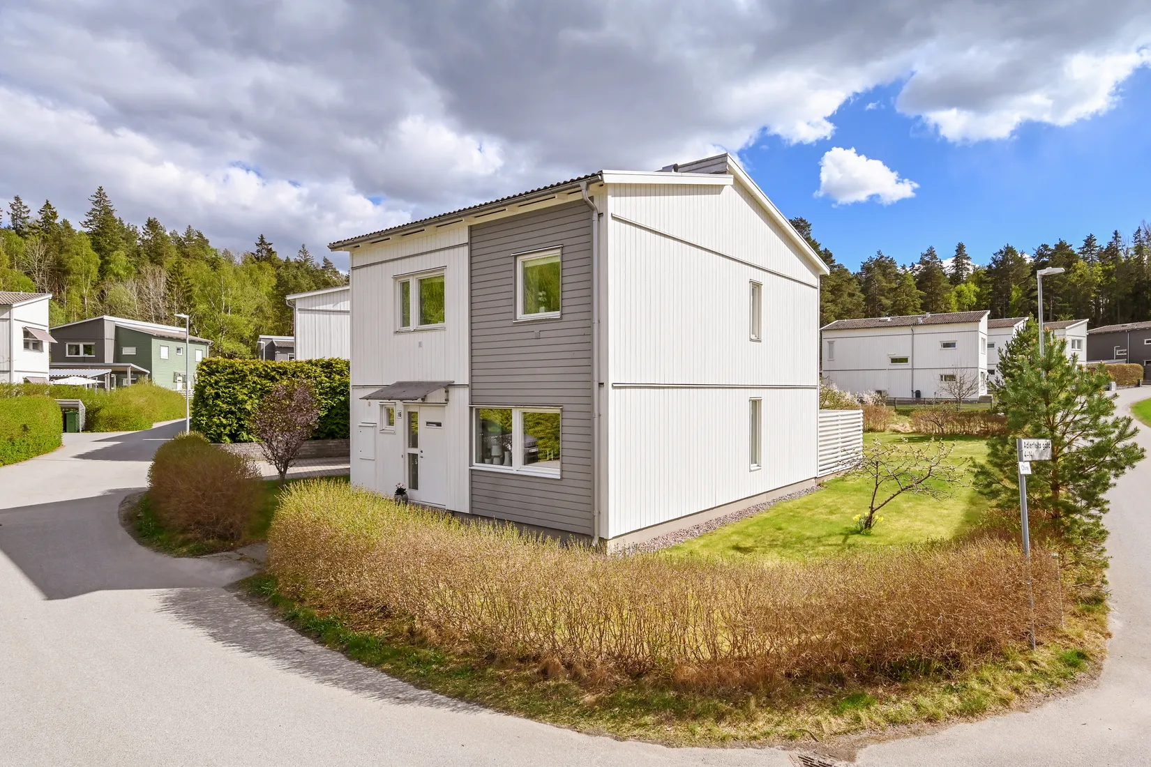 Villa, Adlerfelts gata 16, Sanda Ängar, Upplands Väsby