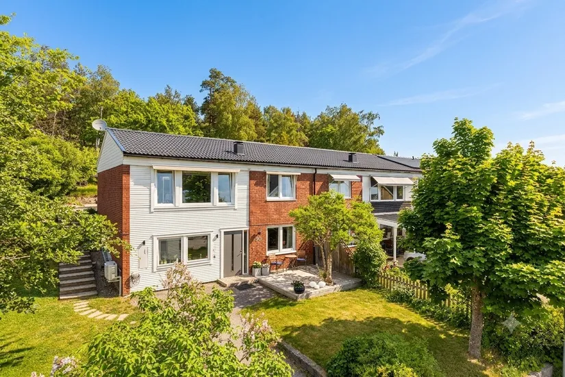 Radhus, Kärrvägen 30, Sigtuna - Hällsbo, Sigtuna
