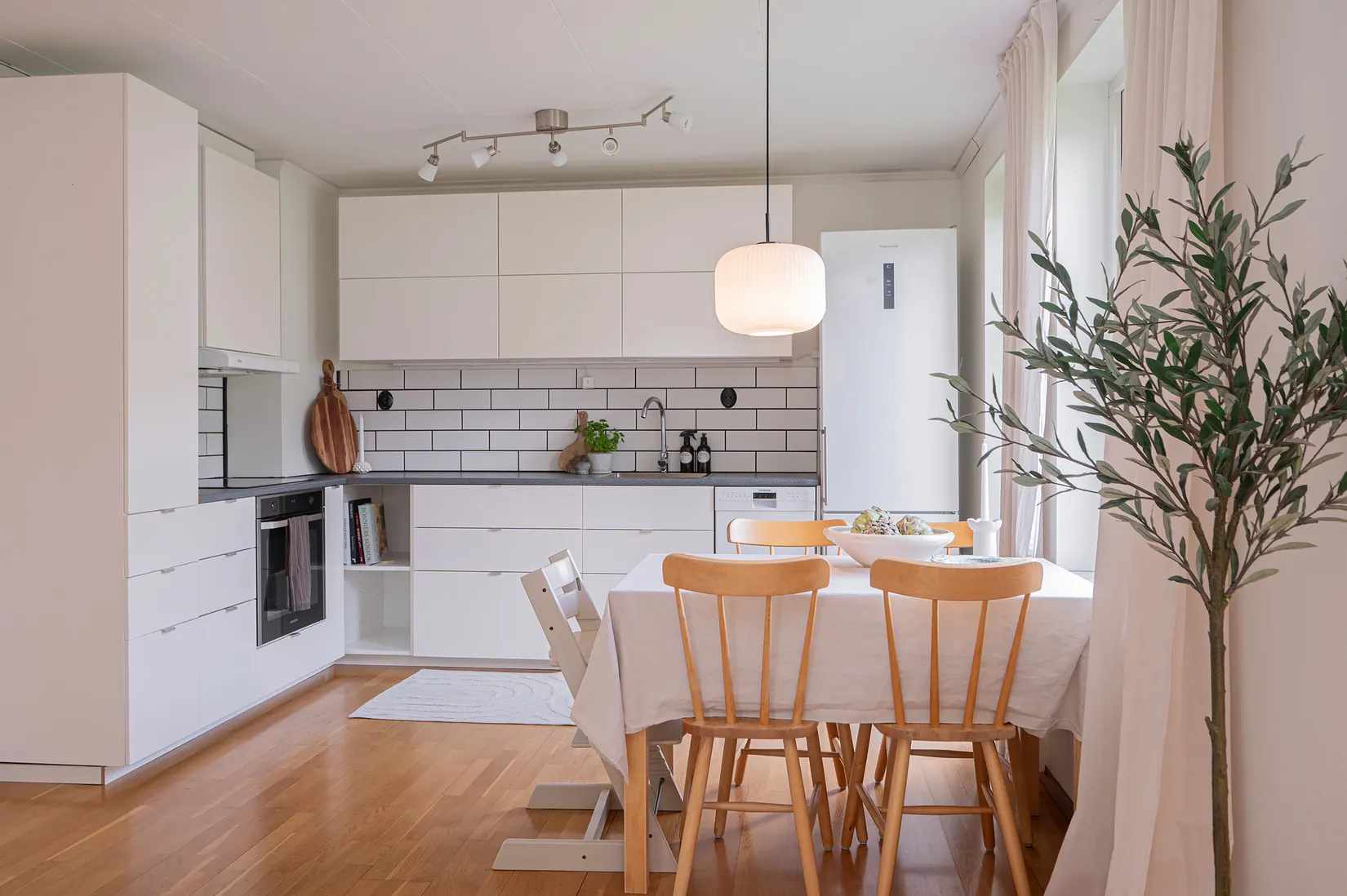 Bostadsrätt, Groths väg 43, Huddinge - sjönära intill Trehörningen, Huddinge