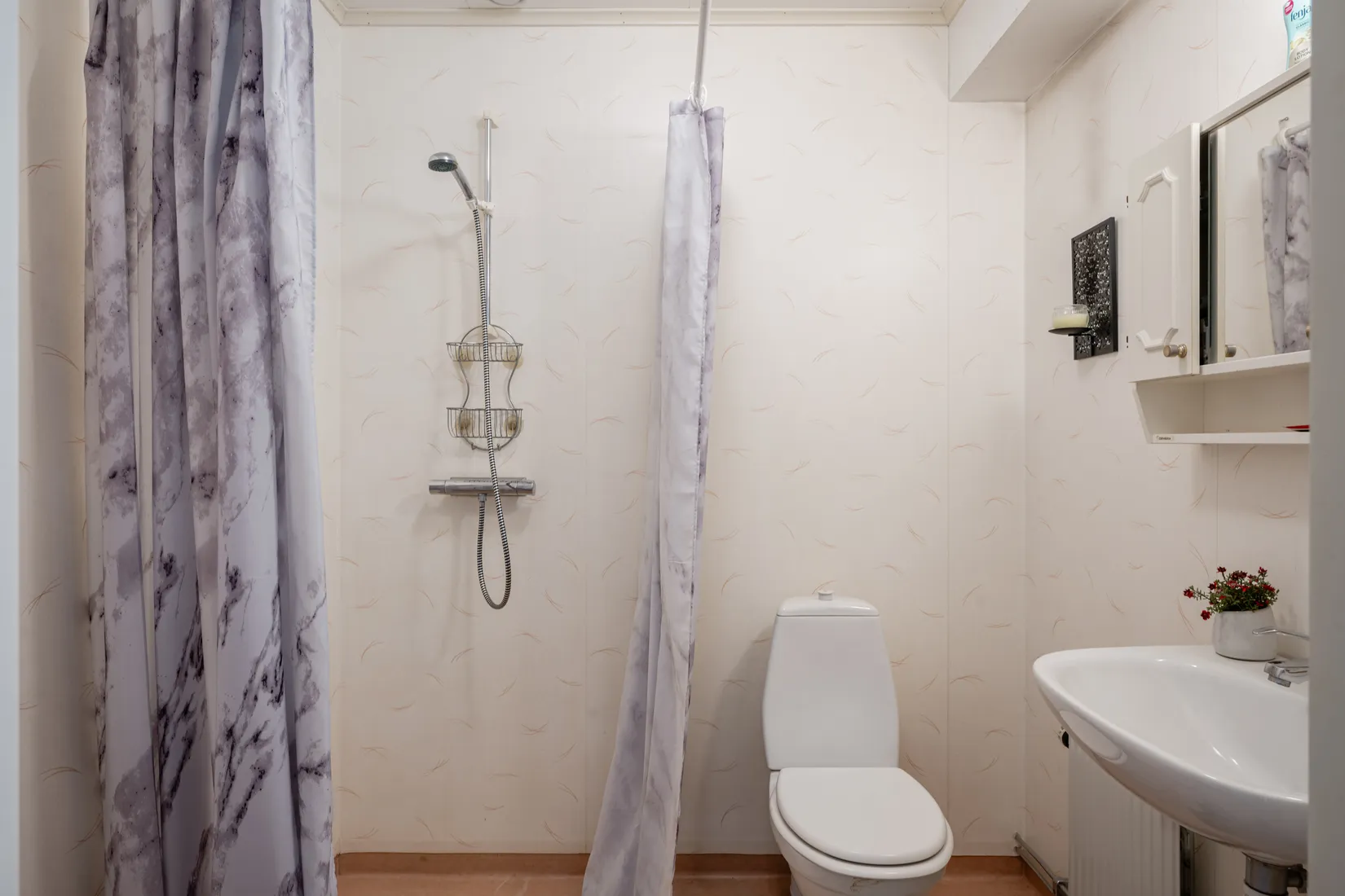 Bostadsrätt, Radhus, RÖBYTORPSVÄGEN 8, Kårsta, Vallentuna