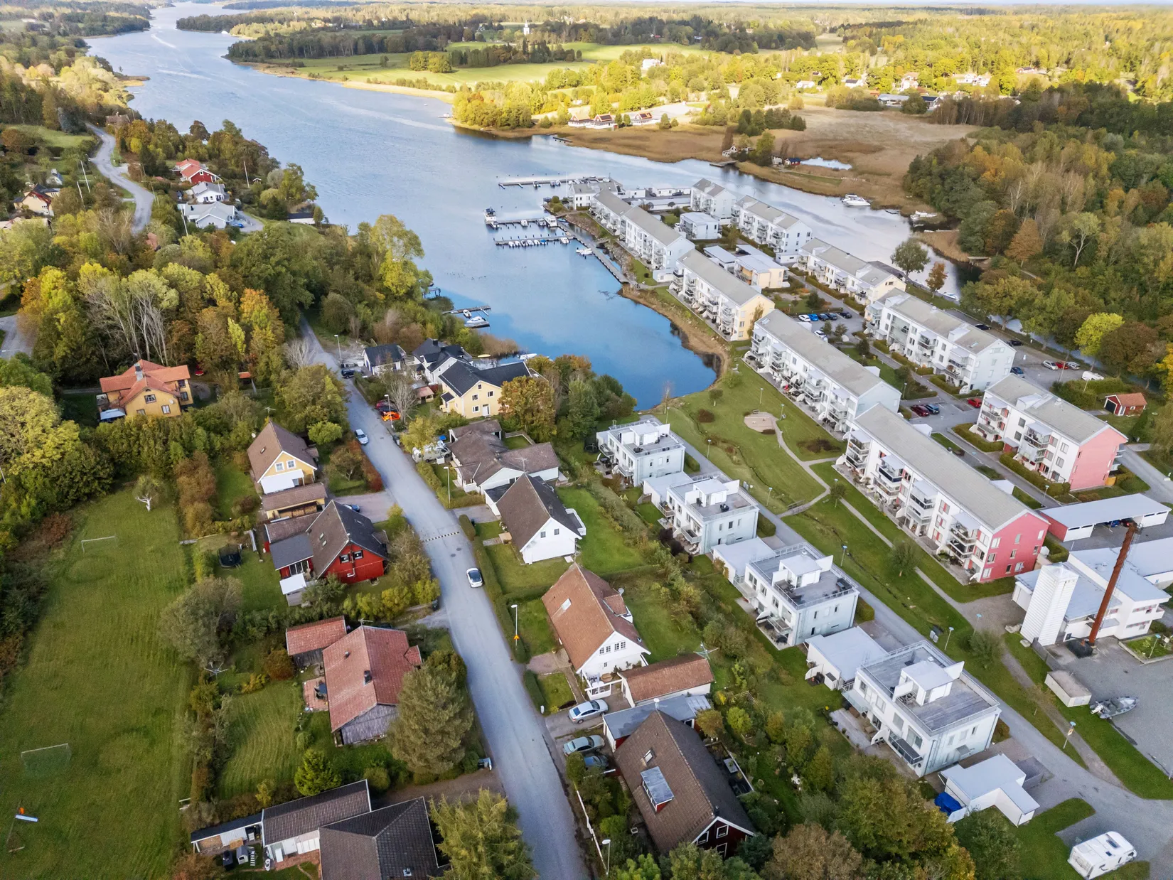 Tomt, Kanalvägen 11, Älmsta, Norrtälje