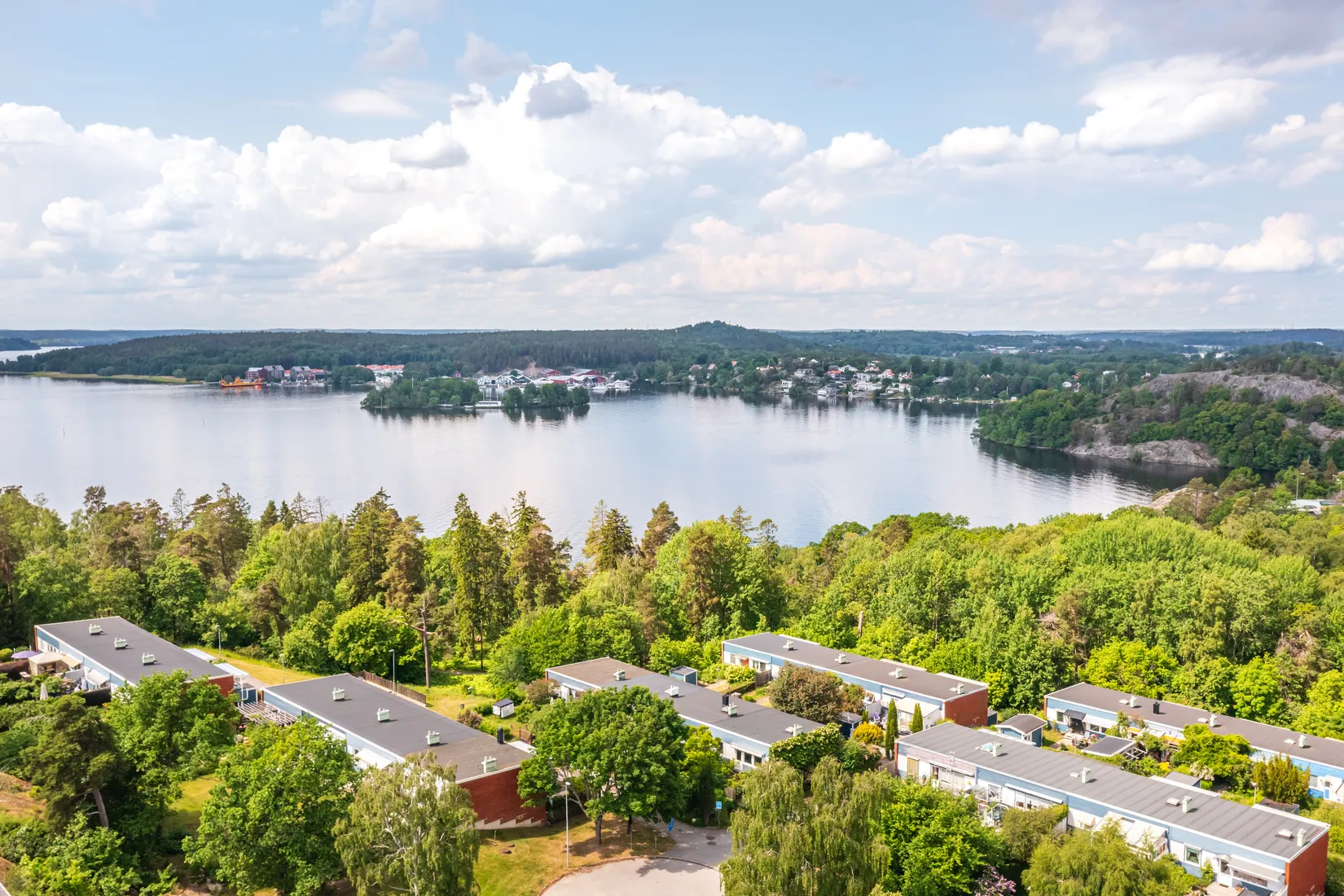 Villa, Radhus, Söderholmsgränd 85, Johannesdal - Vårberg, Stockholm