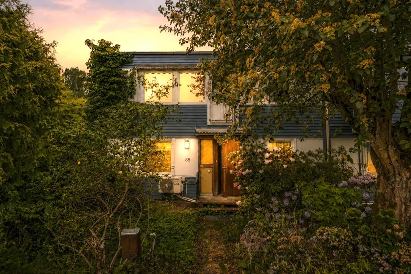 Villa, Radhus, Söderholmsgränd 85, Johannesdal - Vårberg, Stockholm