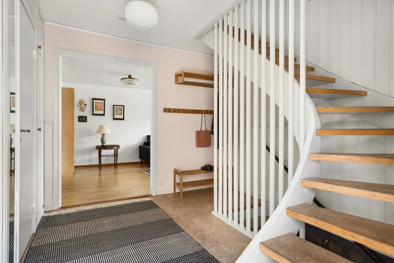 Radhus, Tjudervägen 12, Valsätra, Uppsala